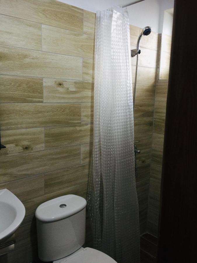 Denis Guesthouse 1930 Gjirokaster Ngoại thất bức ảnh
