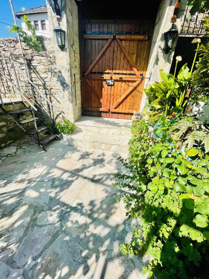 Denis Guesthouse 1930 Gjirokaster Ngoại thất bức ảnh