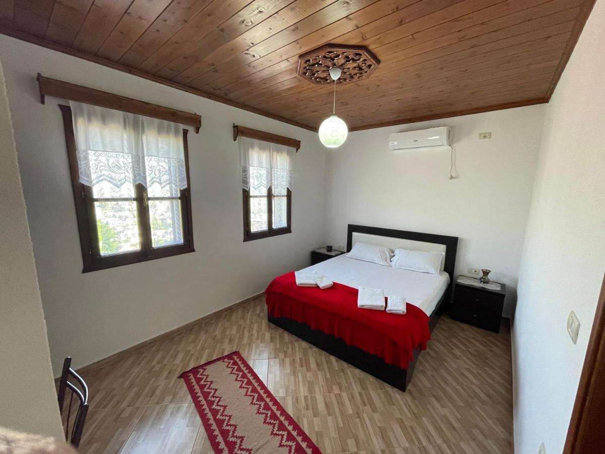 Denis Guesthouse 1930 Gjirokaster Ngoại thất bức ảnh