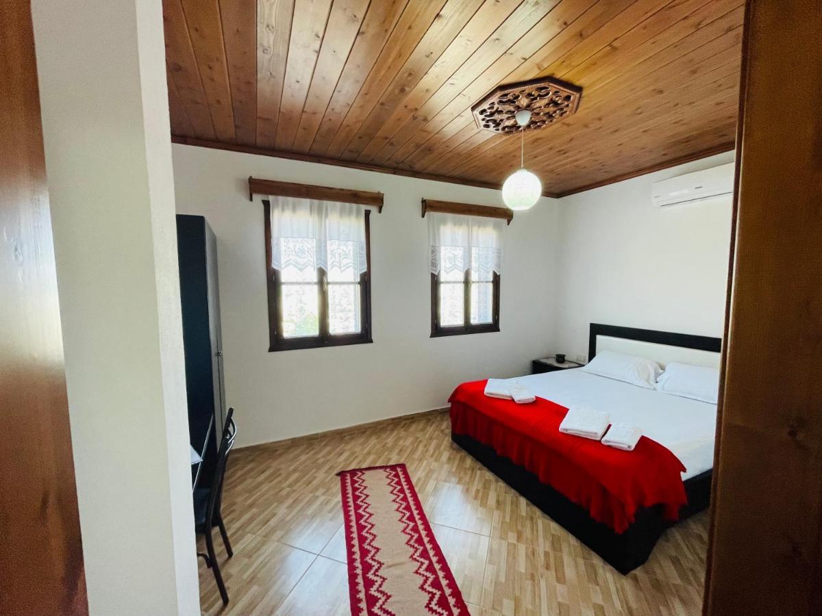 Denis Guesthouse 1930 Gjirokaster Ngoại thất bức ảnh