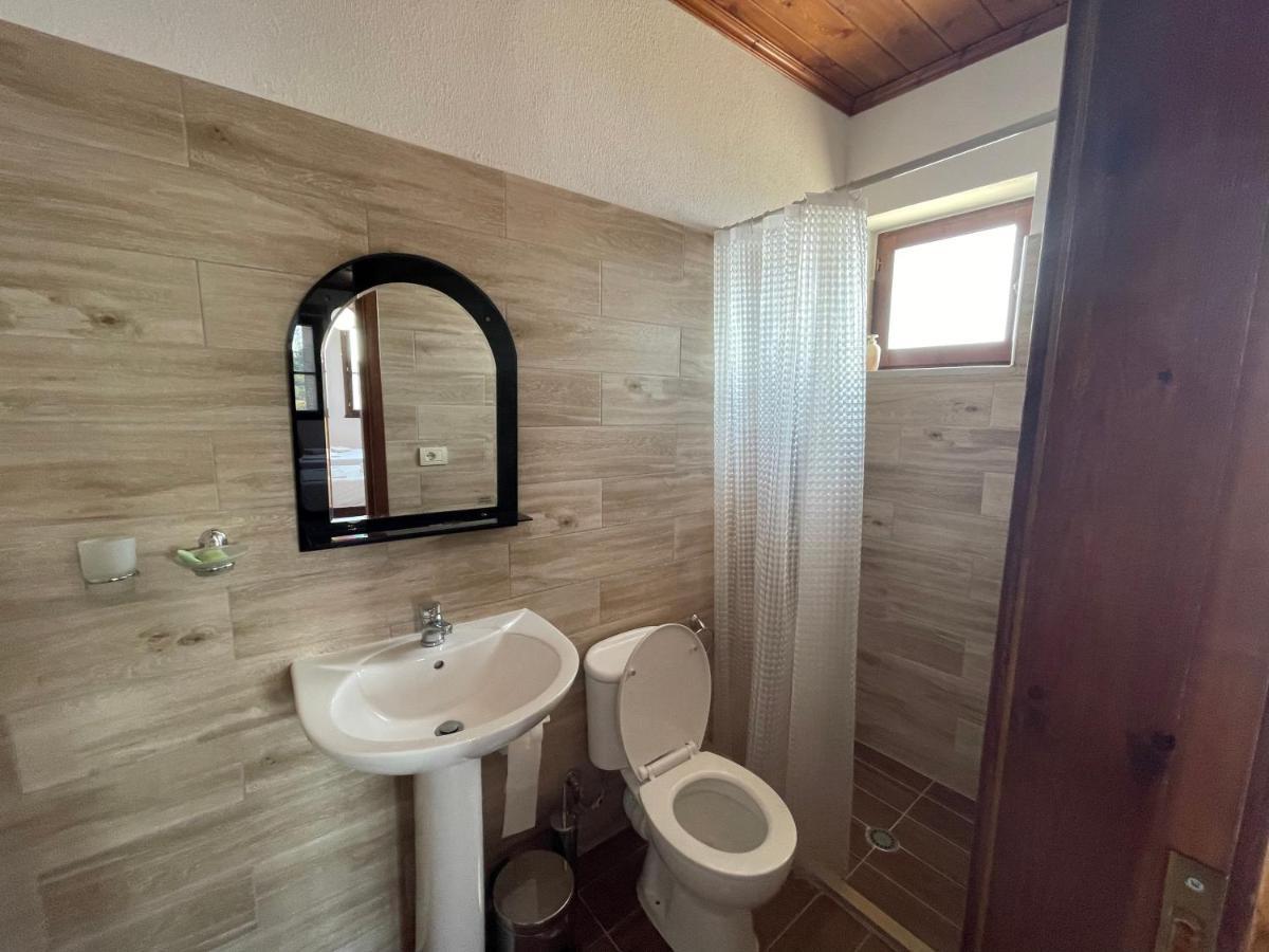 Denis Guesthouse 1930 Gjirokaster Ngoại thất bức ảnh