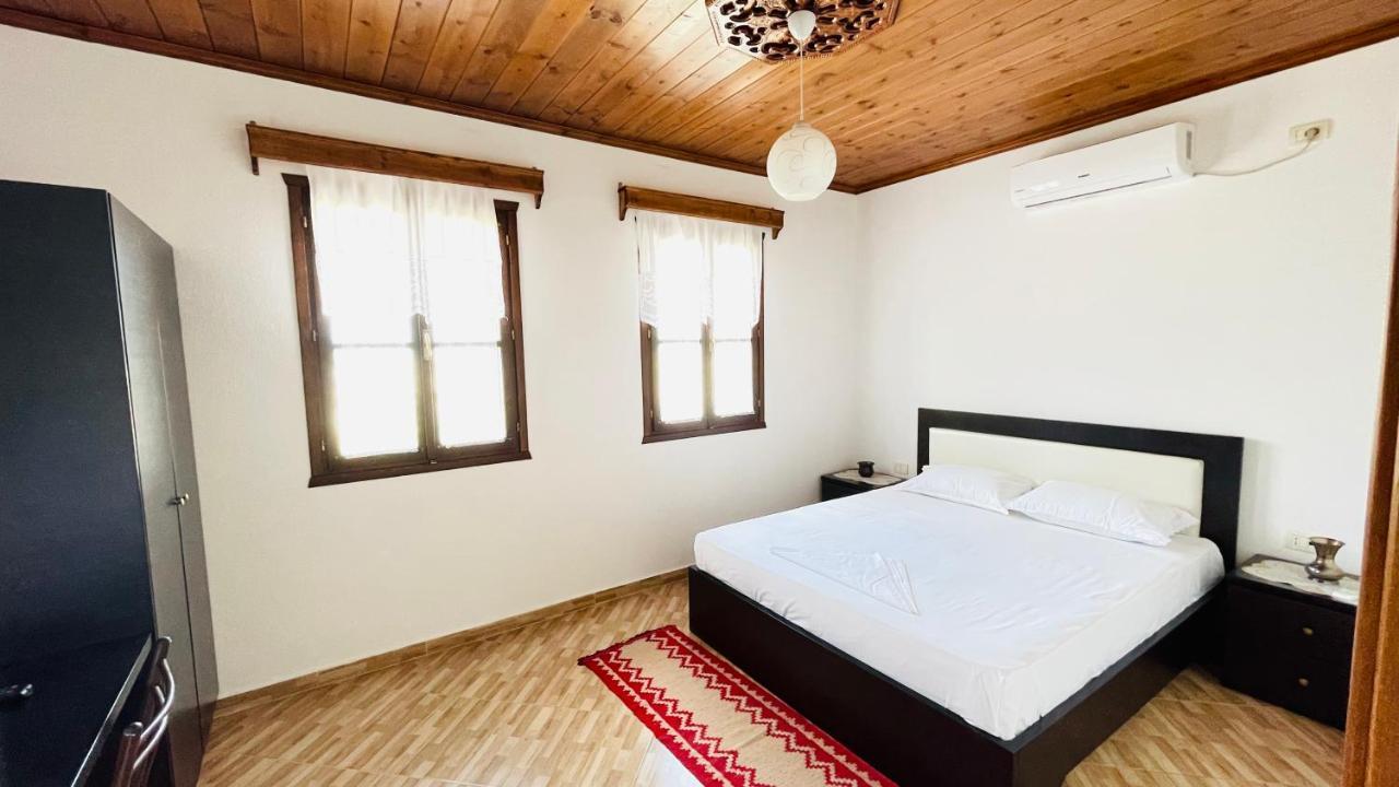 Denis Guesthouse 1930 Gjirokaster Ngoại thất bức ảnh