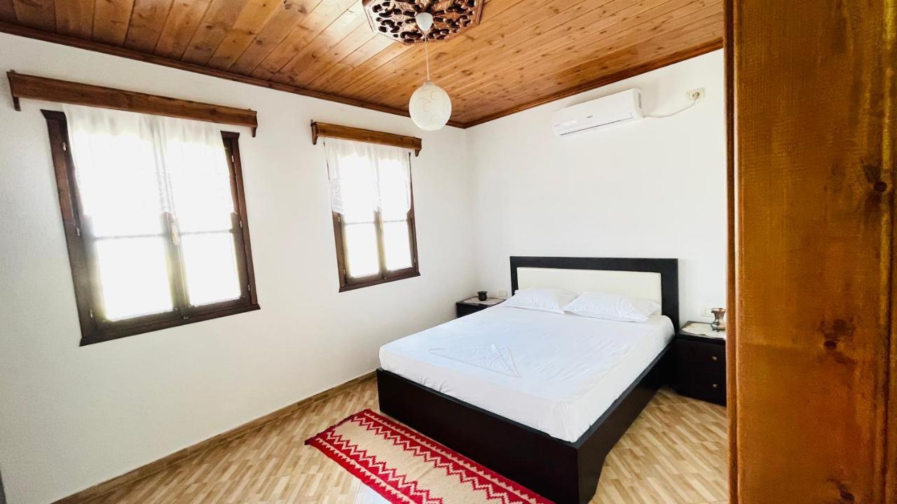 Denis Guesthouse 1930 Gjirokaster Ngoại thất bức ảnh
