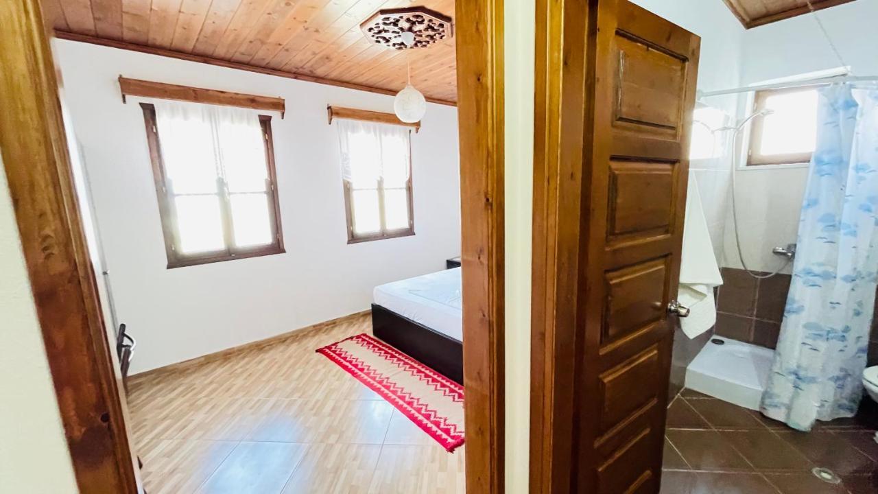 Denis Guesthouse 1930 Gjirokaster Ngoại thất bức ảnh