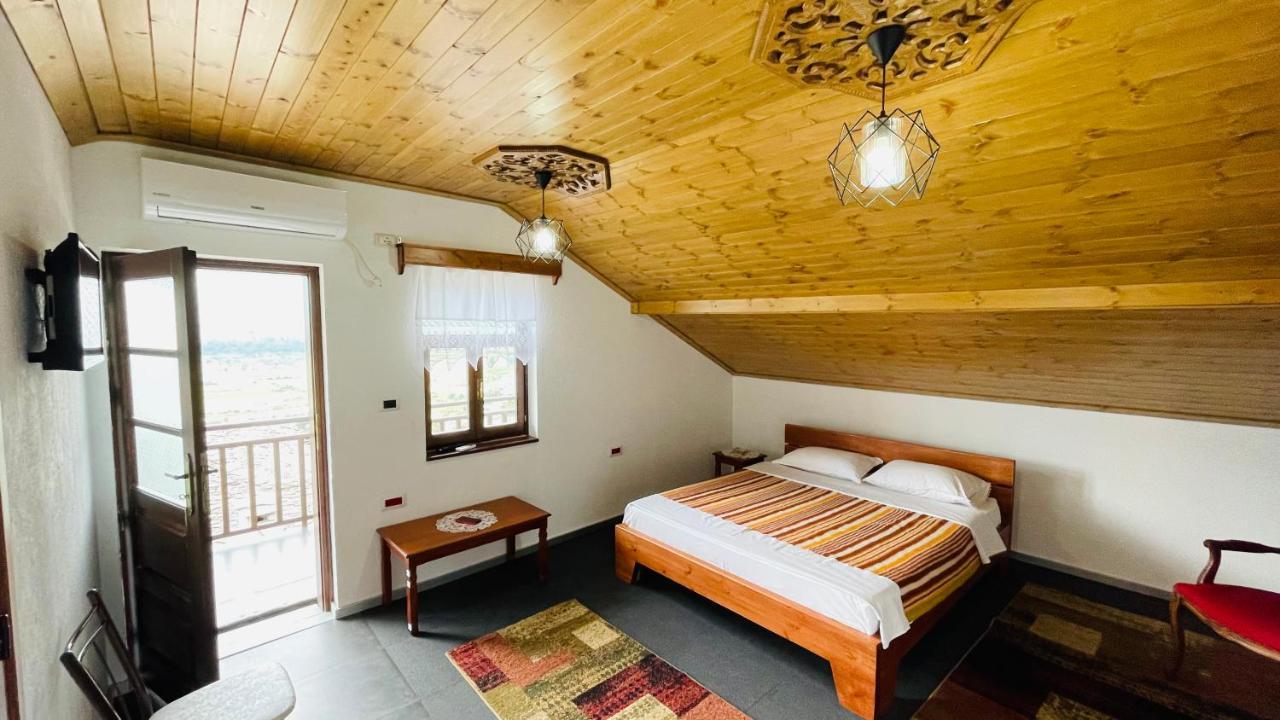 Denis Guesthouse 1930 Gjirokaster Ngoại thất bức ảnh