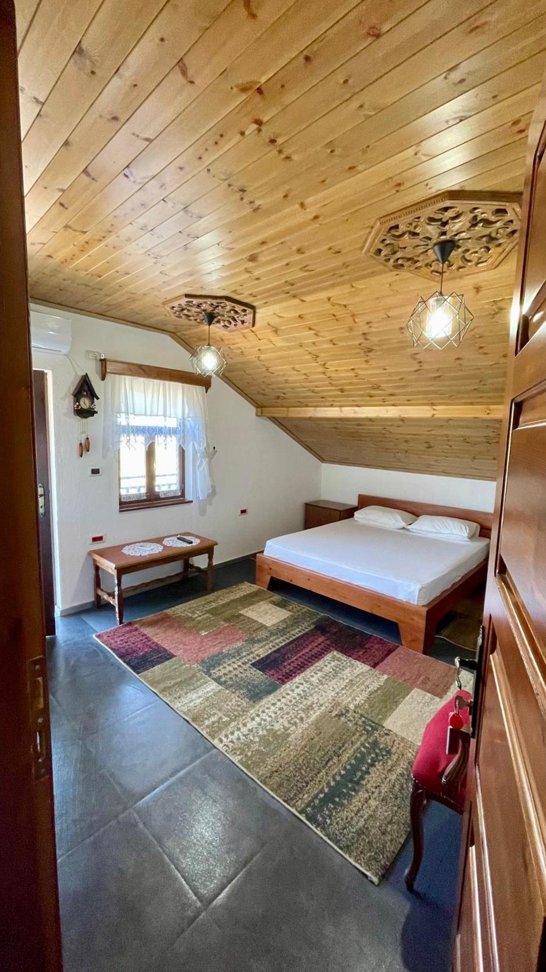 Denis Guesthouse 1930 Gjirokaster Ngoại thất bức ảnh