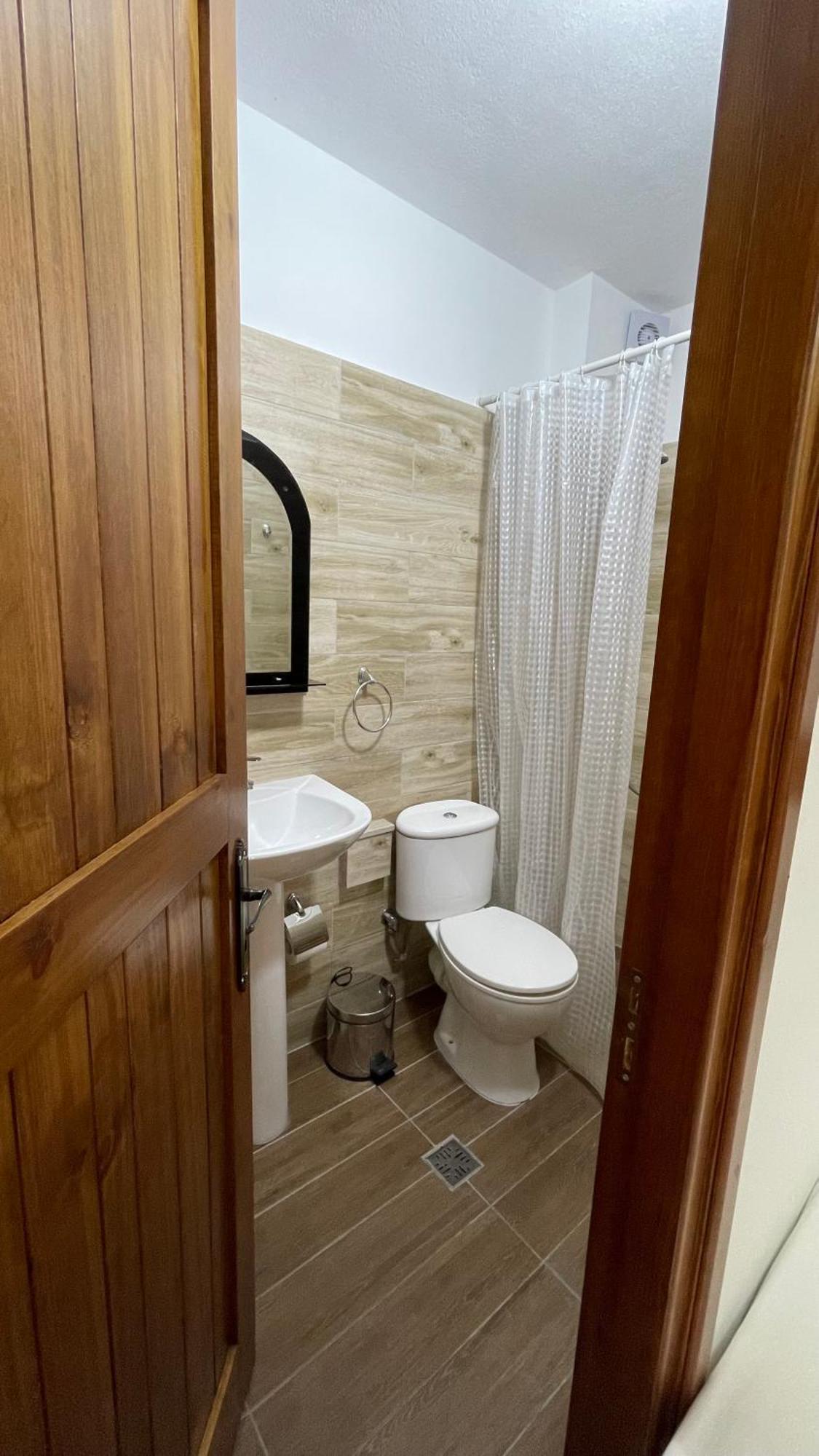 Denis Guesthouse 1930 Gjirokaster Ngoại thất bức ảnh