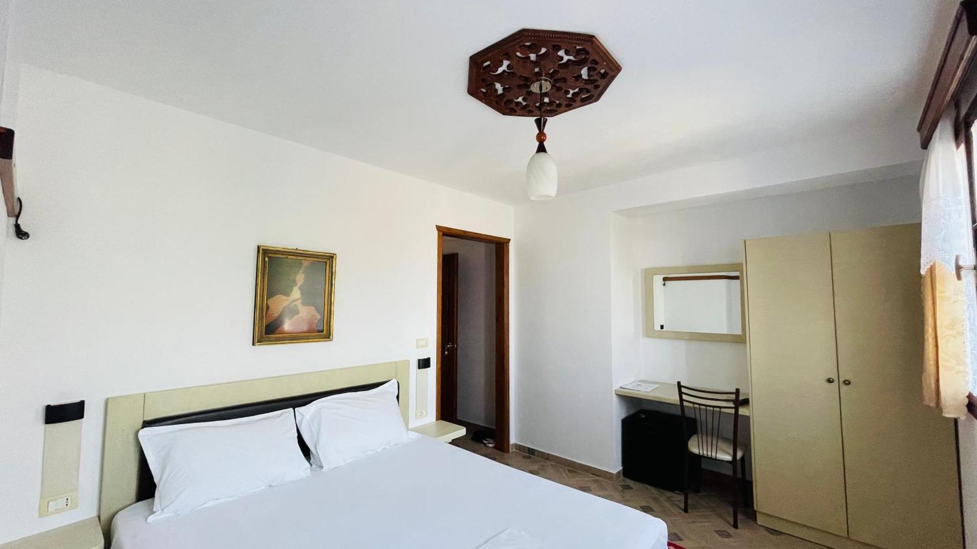 Denis Guesthouse 1930 Gjirokaster Ngoại thất bức ảnh