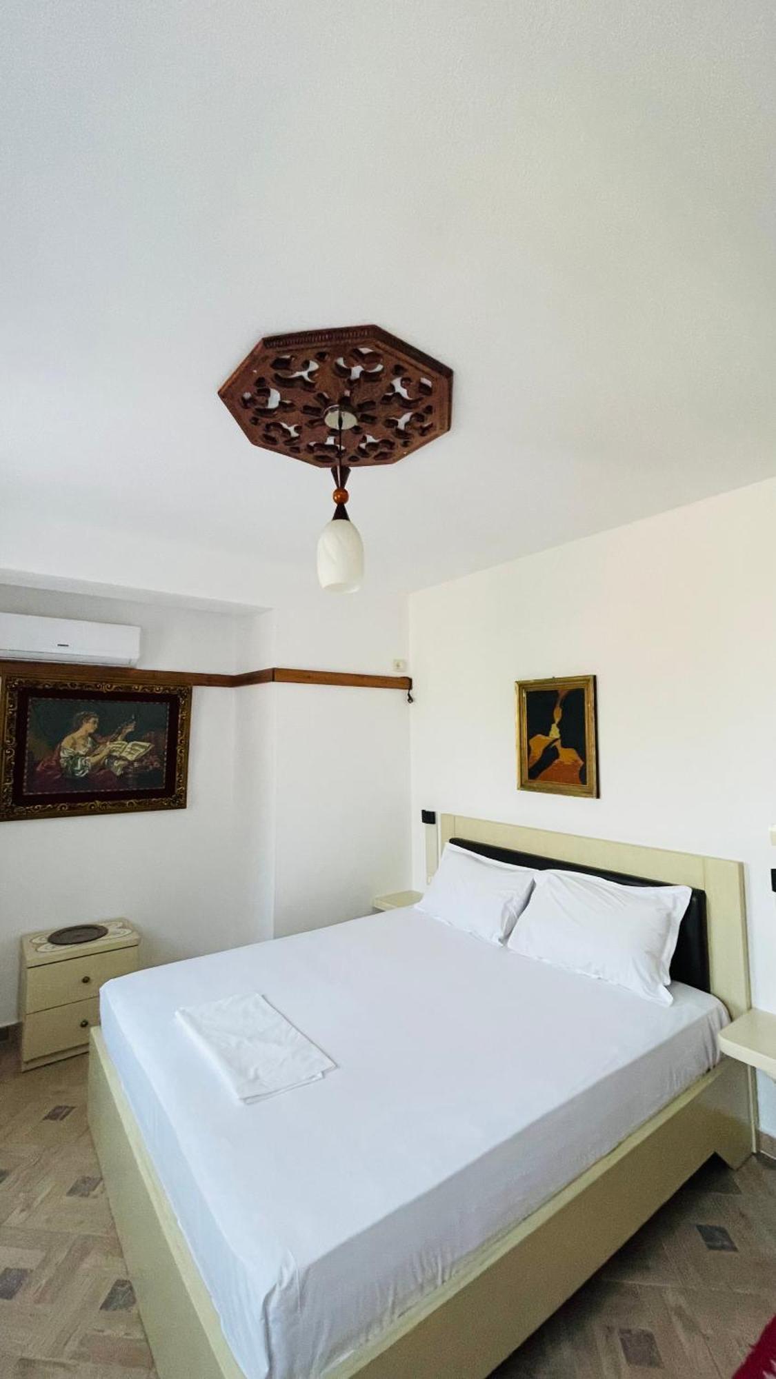 Denis Guesthouse 1930 Gjirokaster Ngoại thất bức ảnh