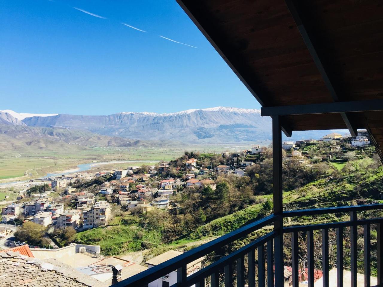 Denis Guesthouse 1930 Gjirokaster Ngoại thất bức ảnh